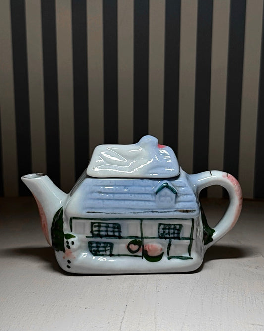Mini théière cottage - produit chiné