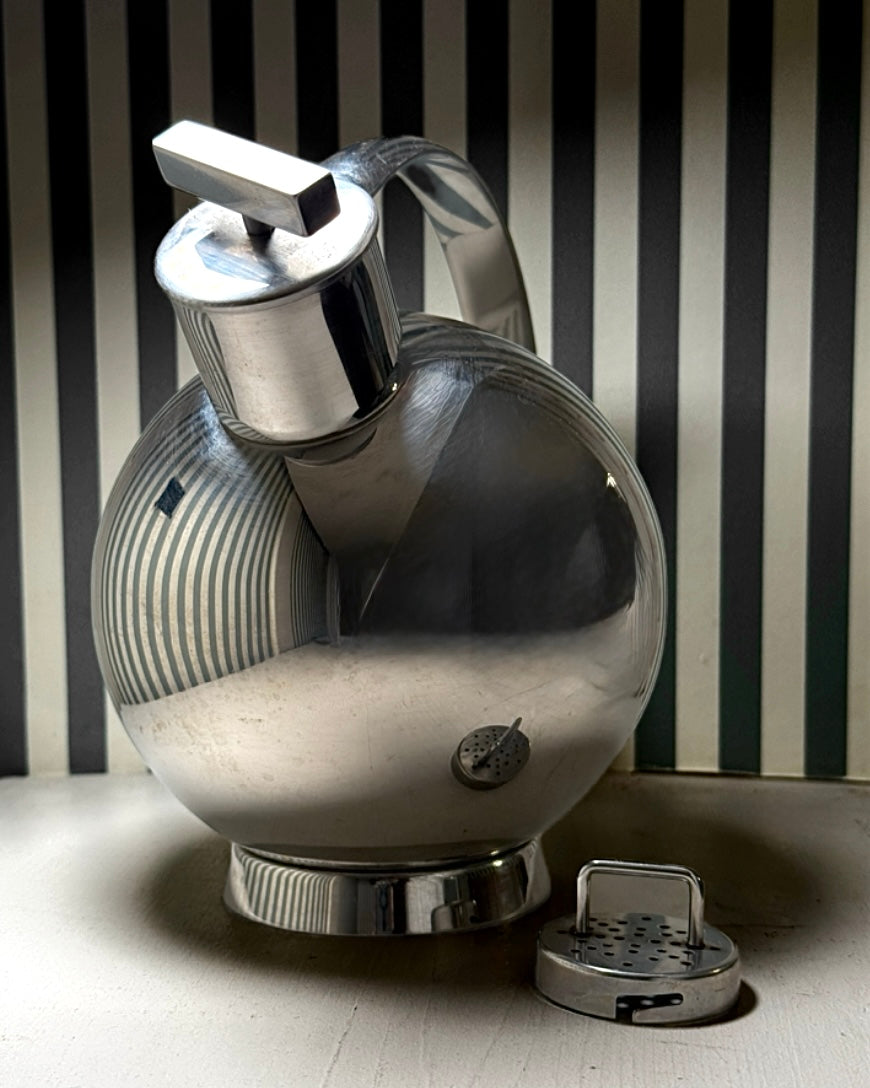 Théière ronde Alessi avec filtre intégré - produit chiné