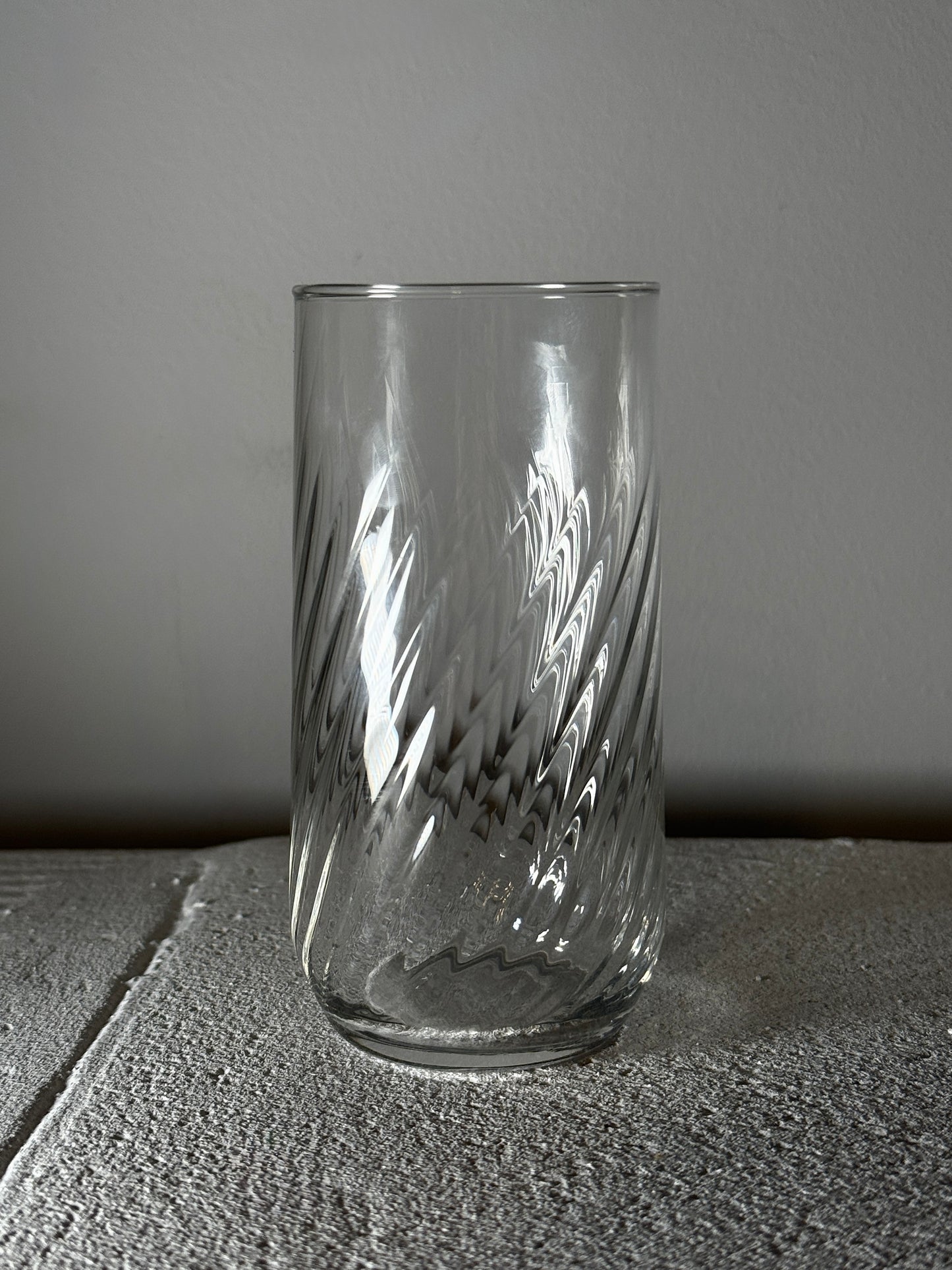 Verre à eau spirale