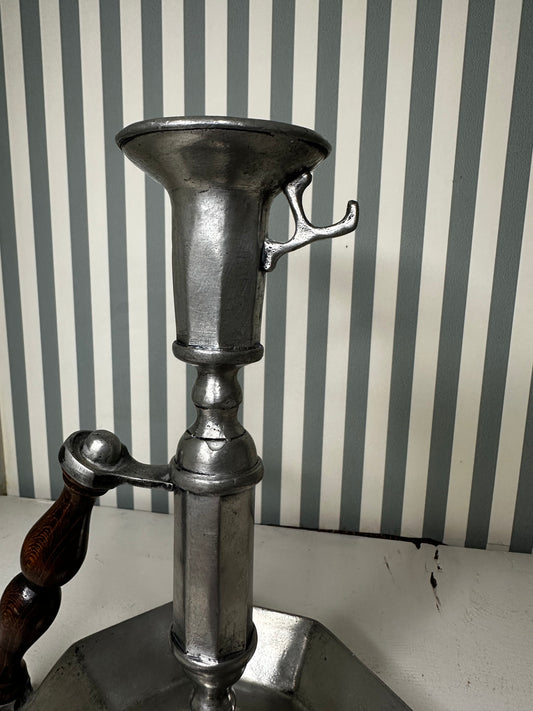 Bougeoir ancien avec poignée en bois - produit chiné