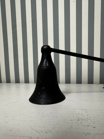 Éteignoir ancien en métal patiné - produit chiné