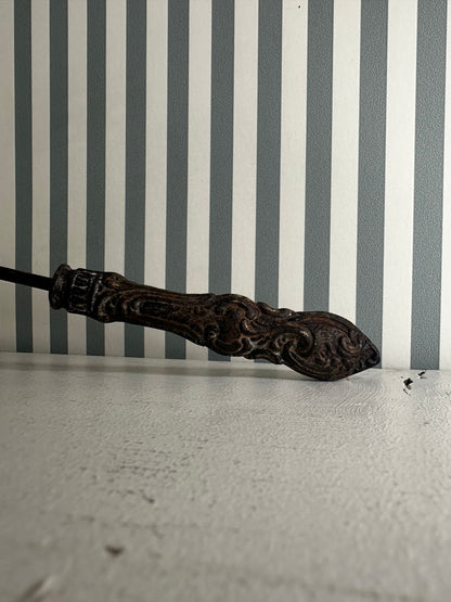 Éteignoir ancien en métal patiné - produit chiné