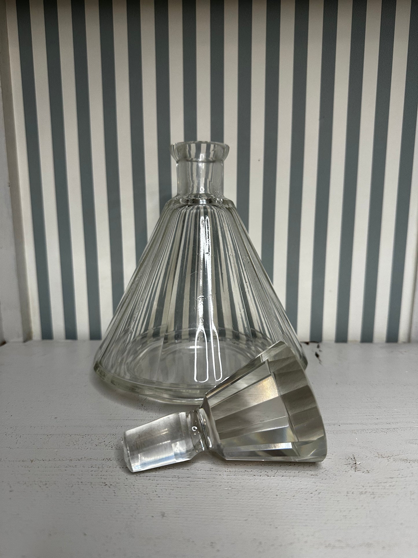 Carafe à whisky en verre strié - produit chiné