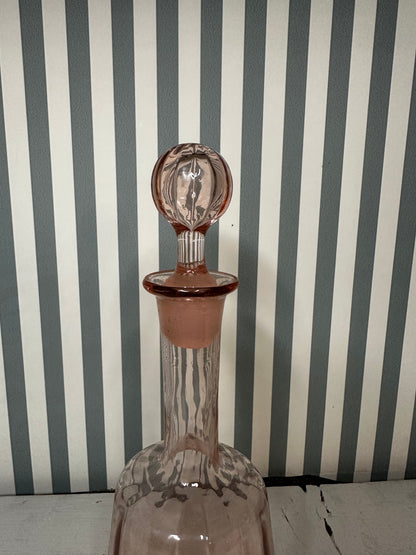 Petite carafe en verre rosé - produit chiné