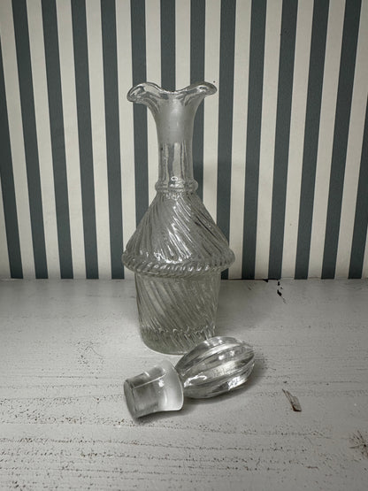 Ancien huilier en verre torsadé - produit chiné