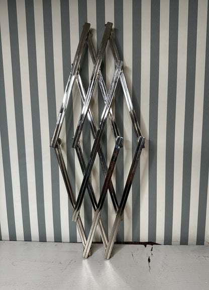 Dessous-de-plat extensible en métal chromé - produit chiné