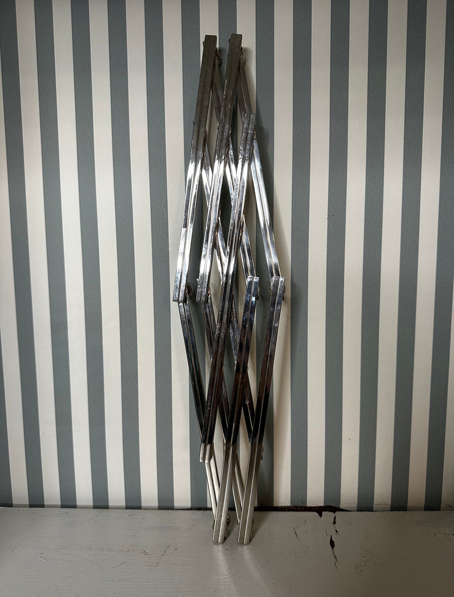 Dessous-de-plat extensible en métal chromé - produit chiné