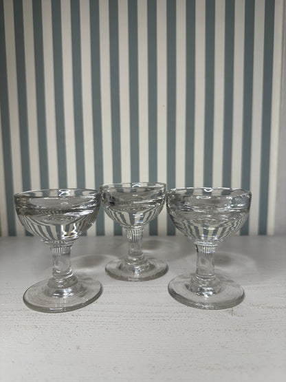 Lot 3 petits verres à liqueur - produits chinés