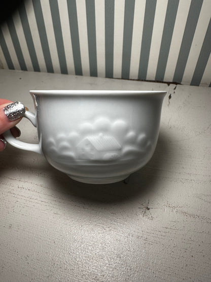 Mug blanc relief maison de campagne - produit chiné