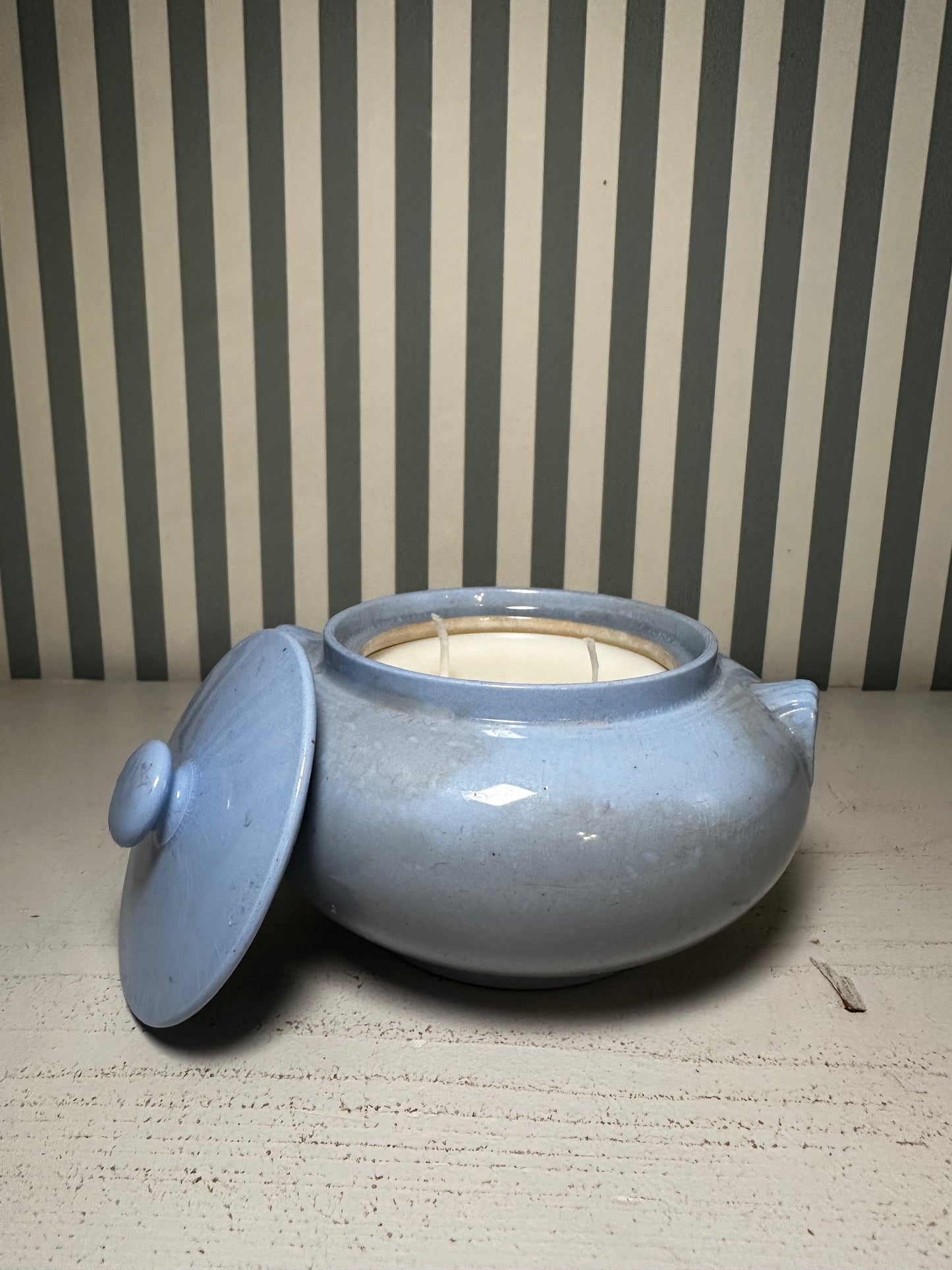Bougie roude avec couvercle bleue - cachemire & soie