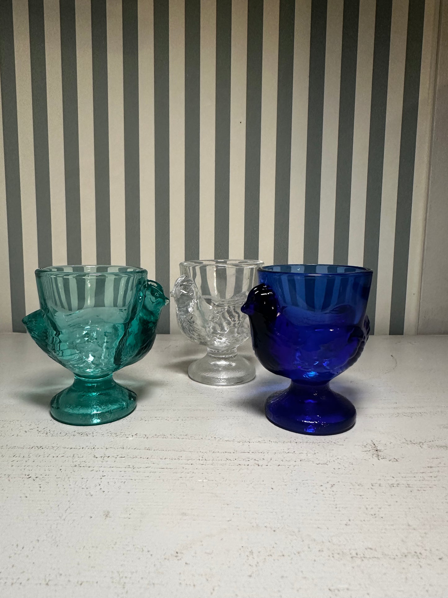 Coquetier “petite poulette” en verre - produit chiné