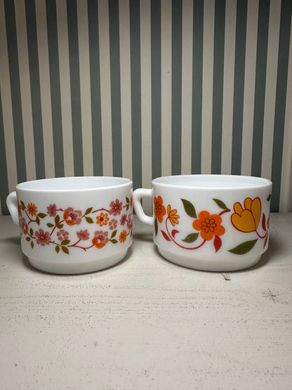 Grande tasse à fleurs - produit chiné