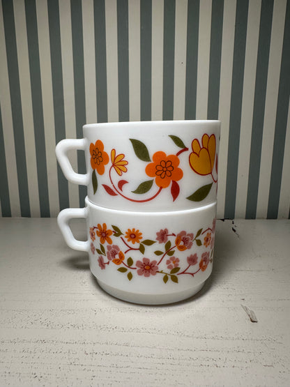 Grande tasse à fleurs - produit chiné