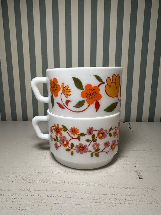 Grande tasse à fleurs - produit chiné