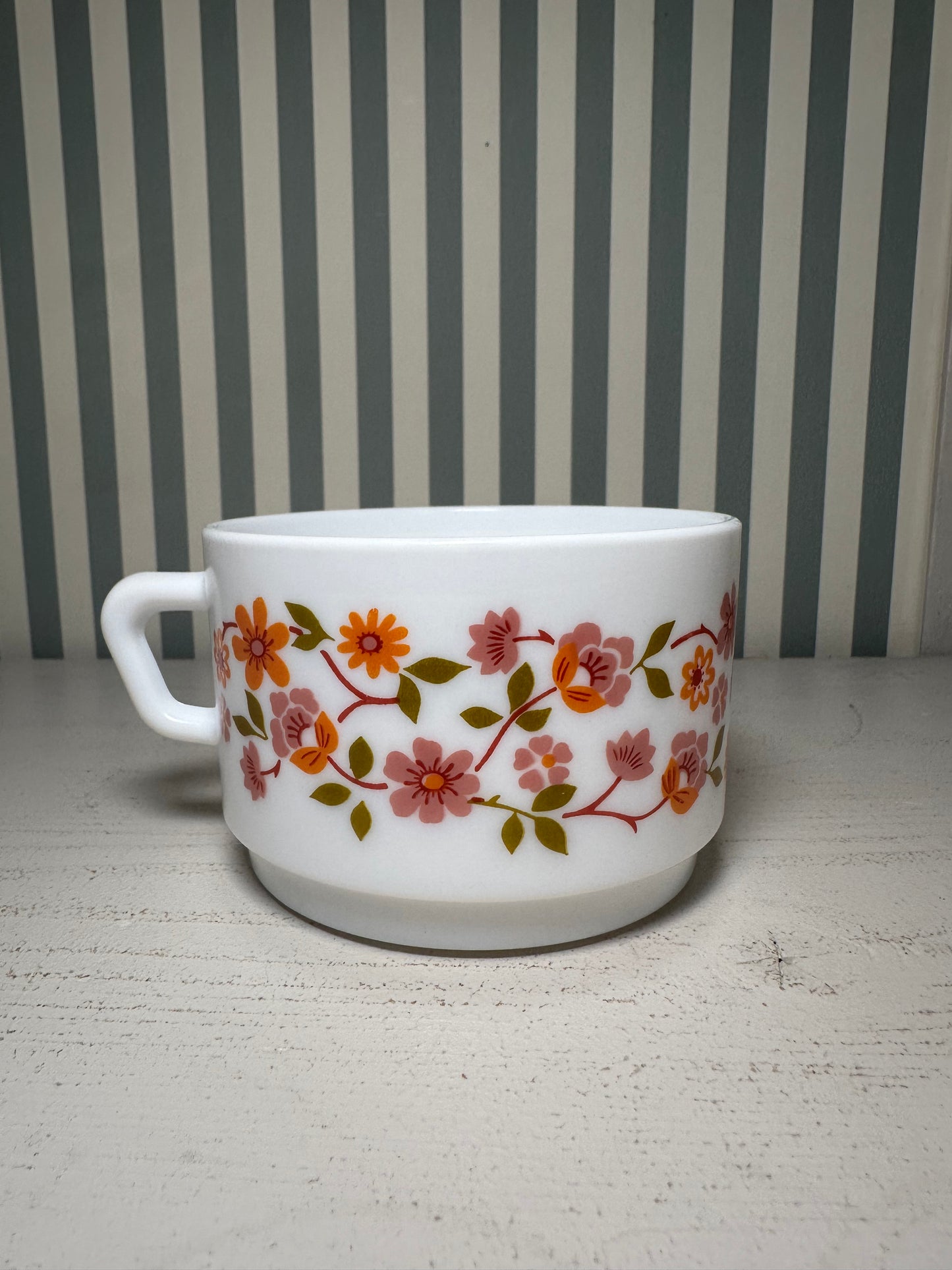Petite tasse à café à fleurs - produits chinés