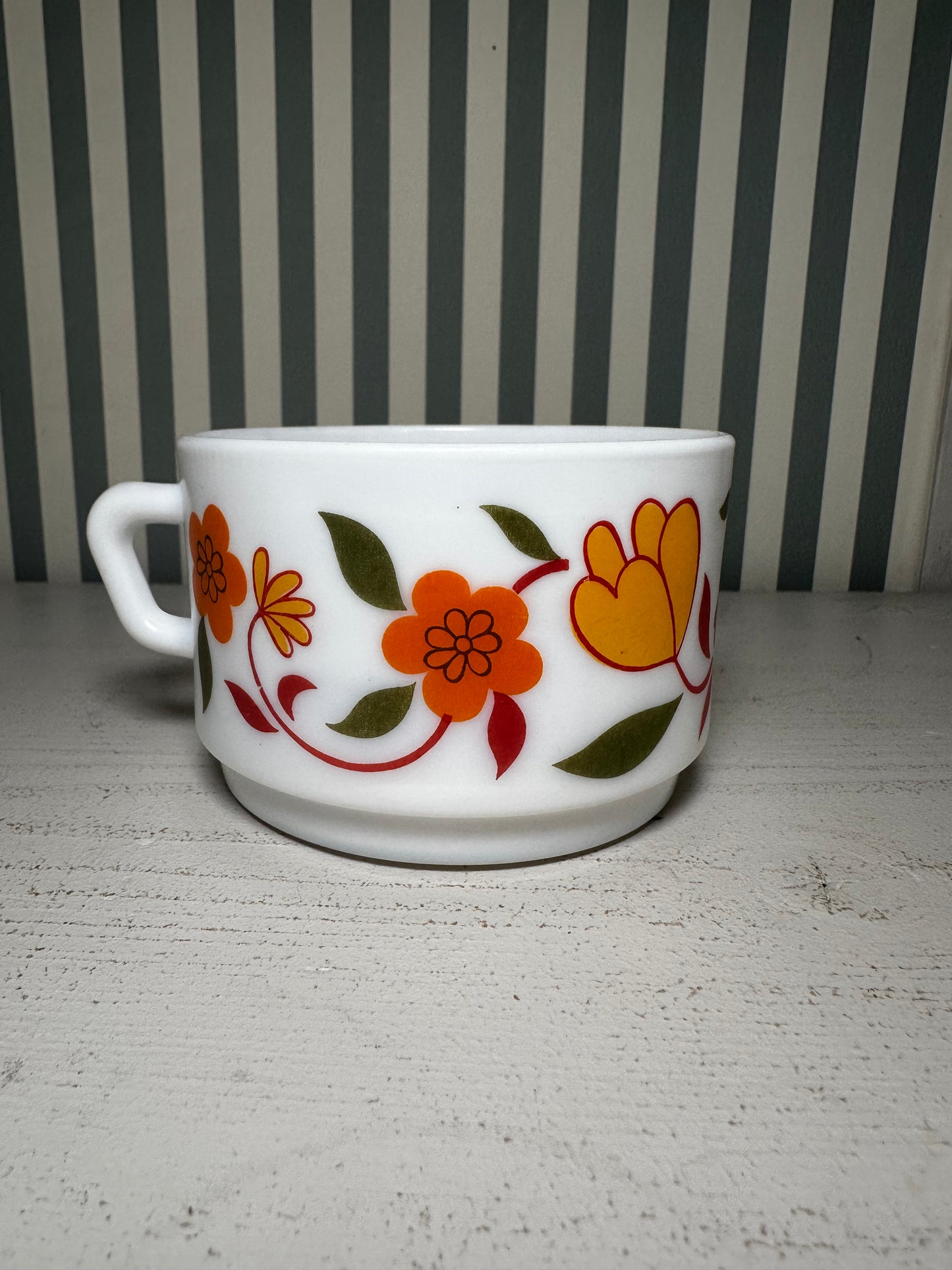 Grande tasse à fleurs - produit chiné