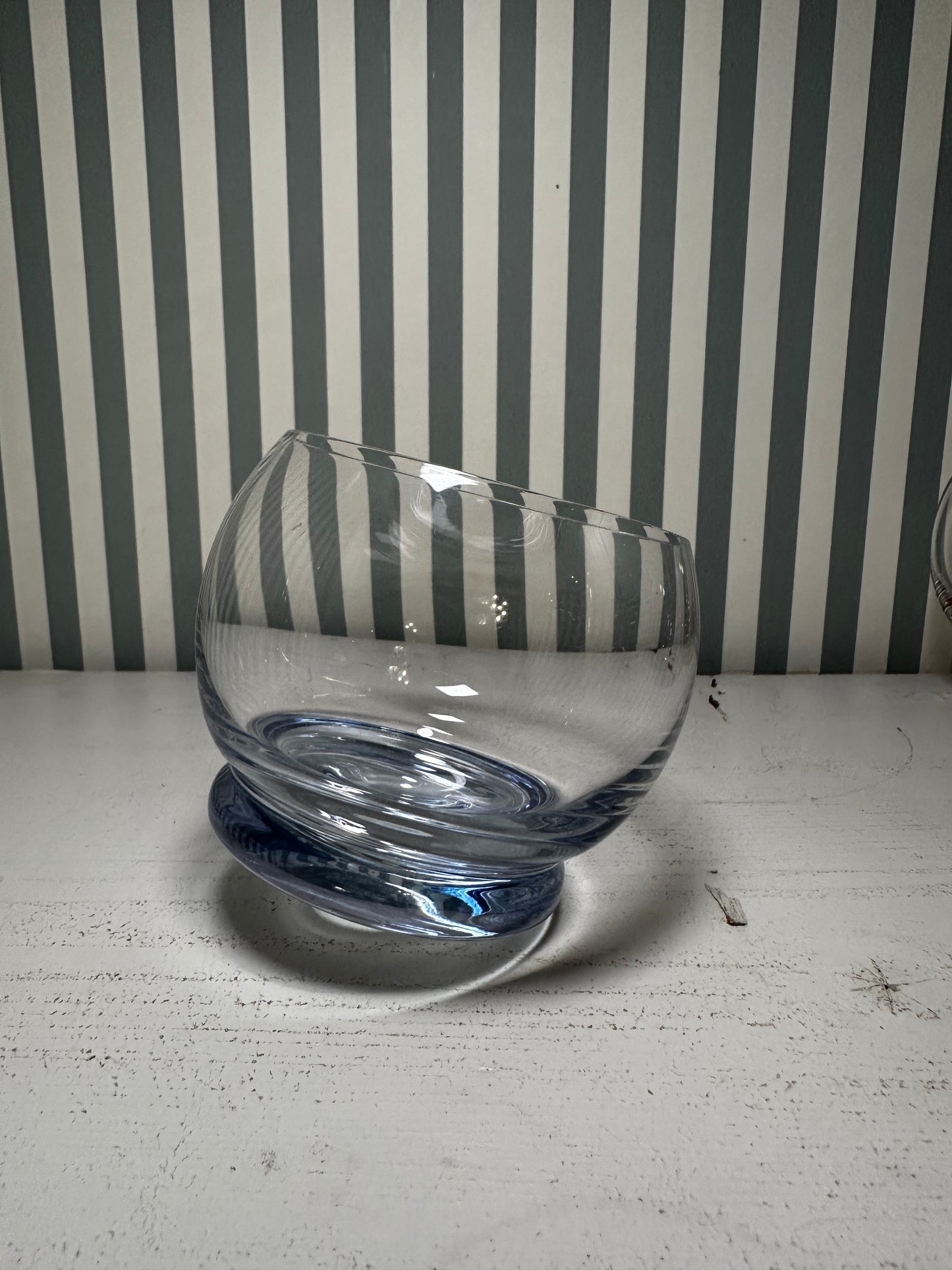 Verre à base colorée - produit chiné