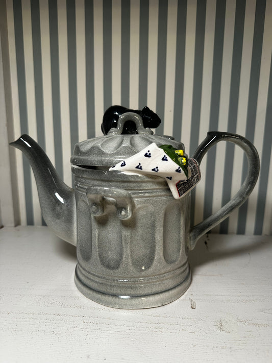 Théière “Poubelle” vintage - produit chiné