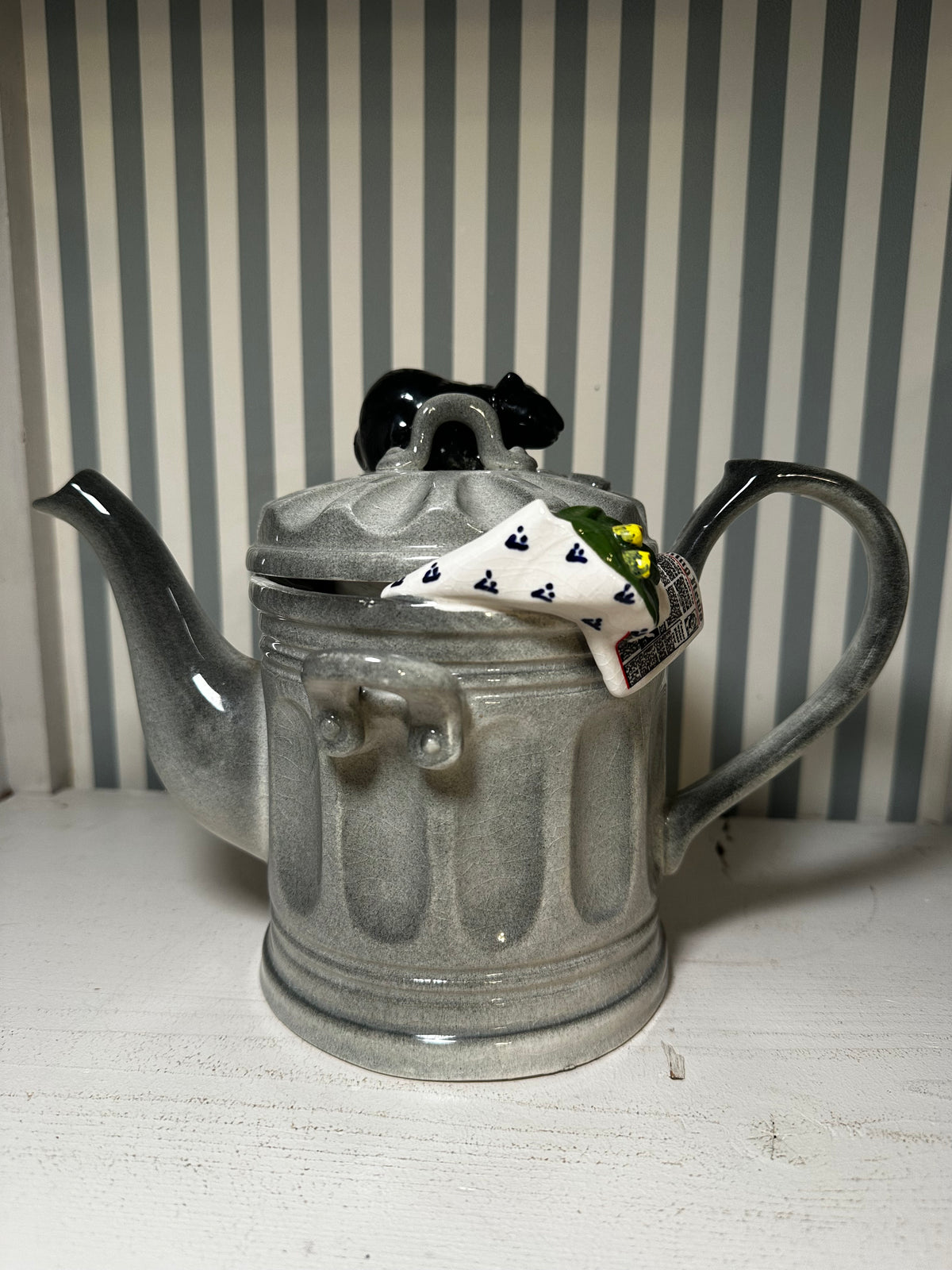 Théière “Poubelle” vintage - produit chiné