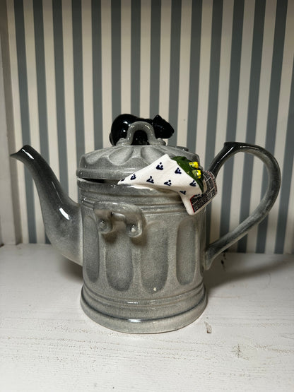 Théière “Poubelle” vintage - produit chiné