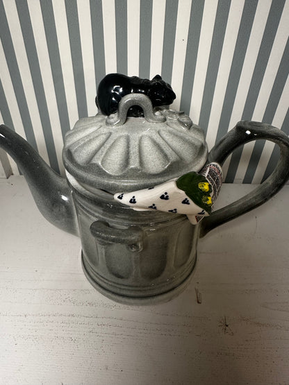 Théière “Poubelle” vintage - produit chiné