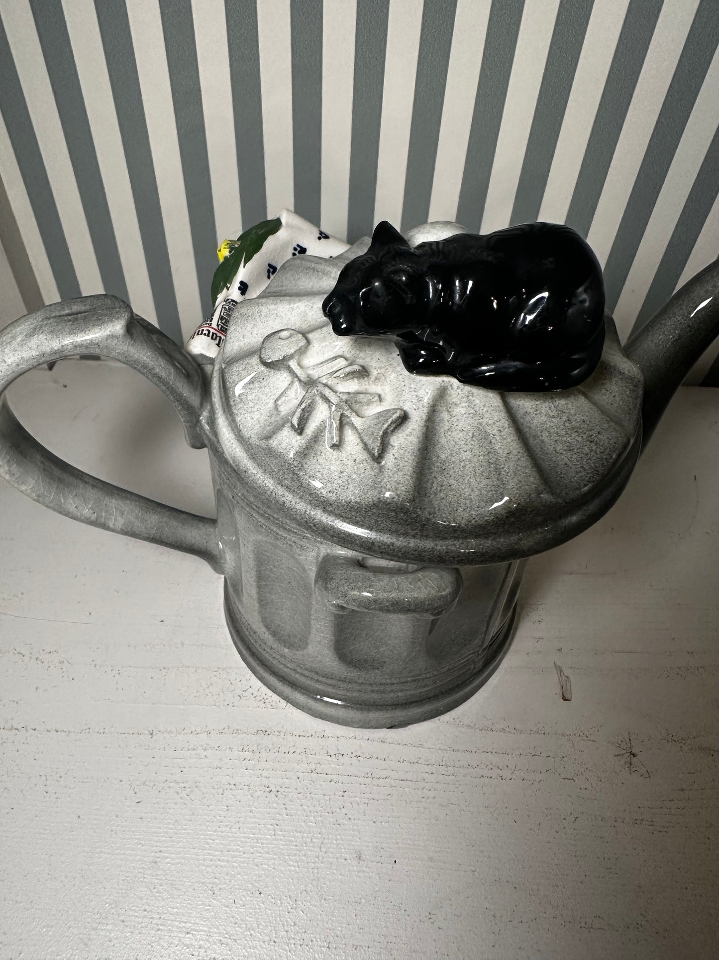 Théière “Poubelle” vintage - produit chiné