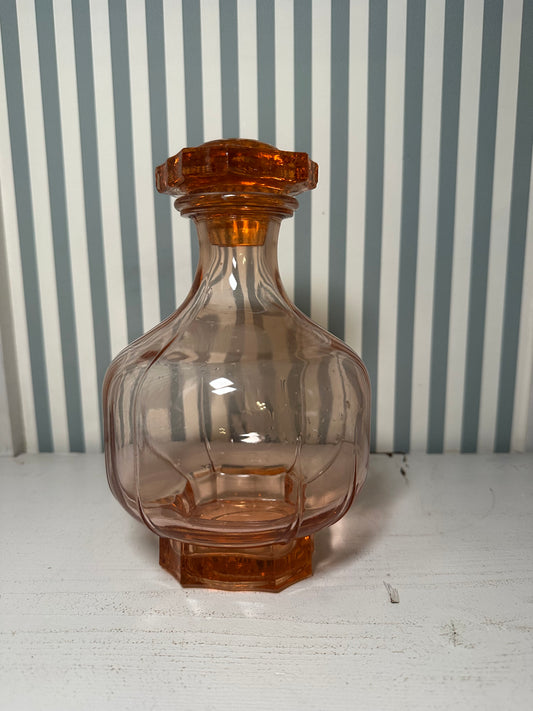 Carafe vintage en verre rosé avec bouchon - produit chiné