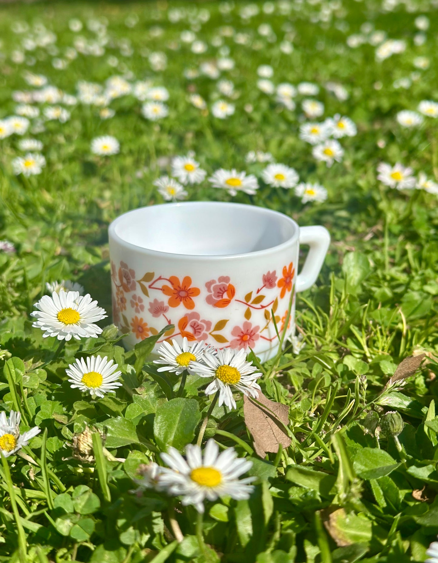Petite tasse à café à fleurs - produits chinés