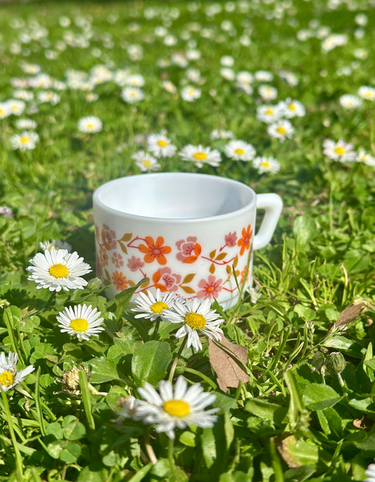 Petite tasse à café à fleurs - produits chinés