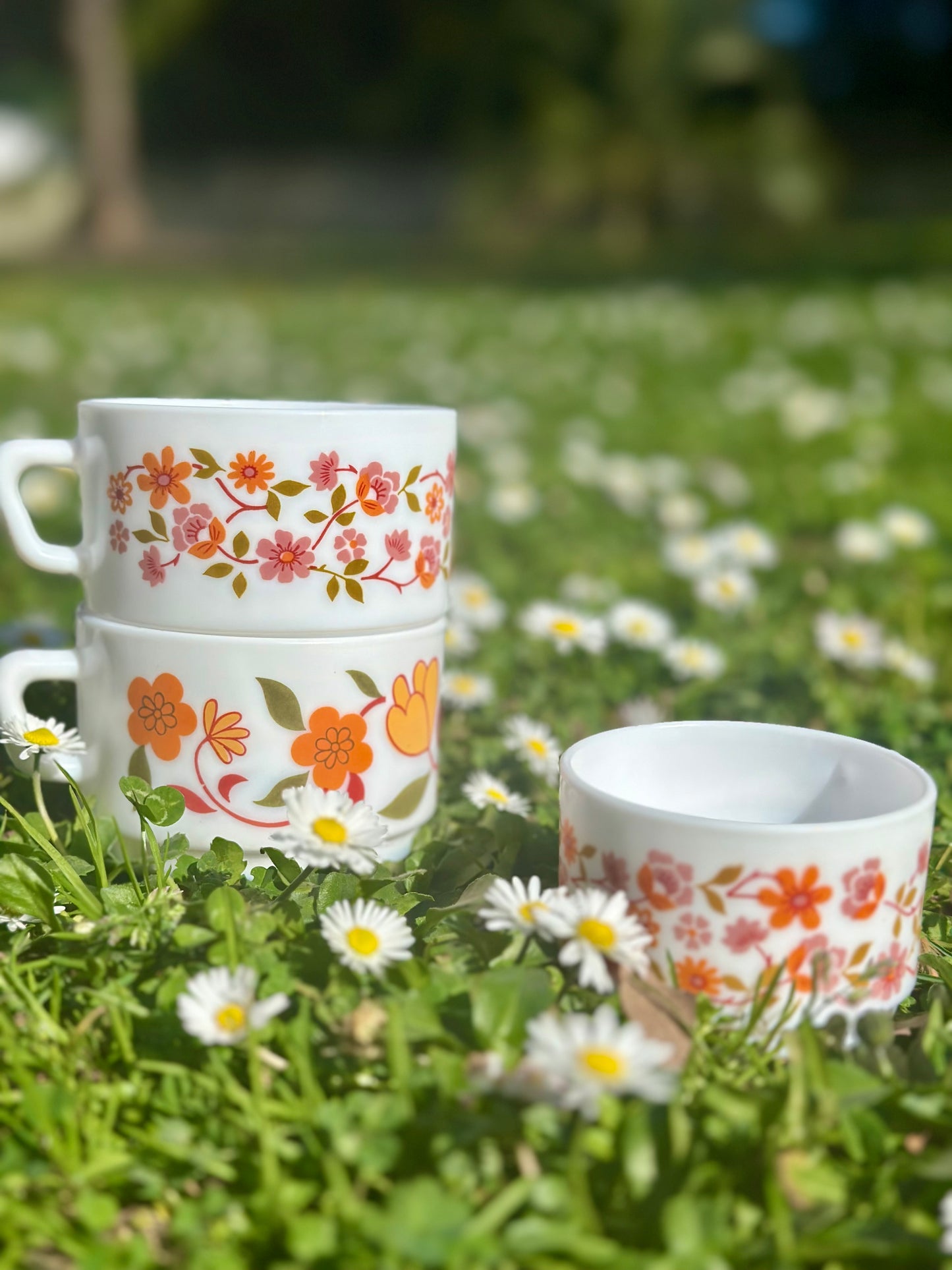 Grande tasse à fleurs - produit chiné