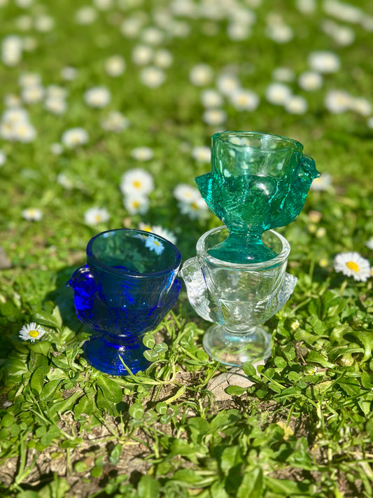 Coquetier “petite poulette” en verre - produit chiné
