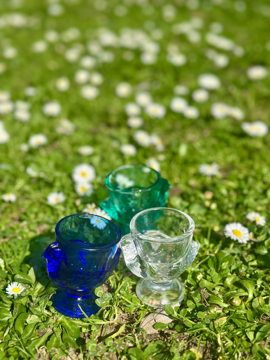 Coquetier “petite poulette” en verre - produit chiné
