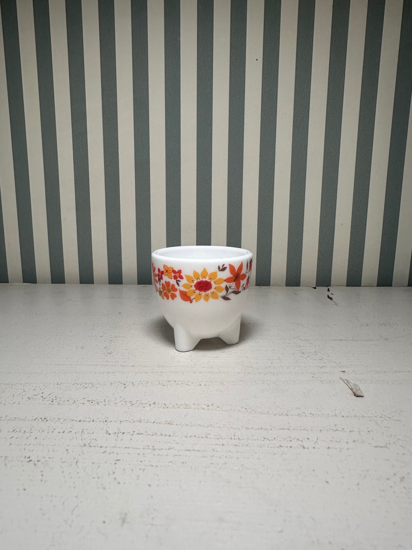 Coquetier vintage à fleurs - produit chiné