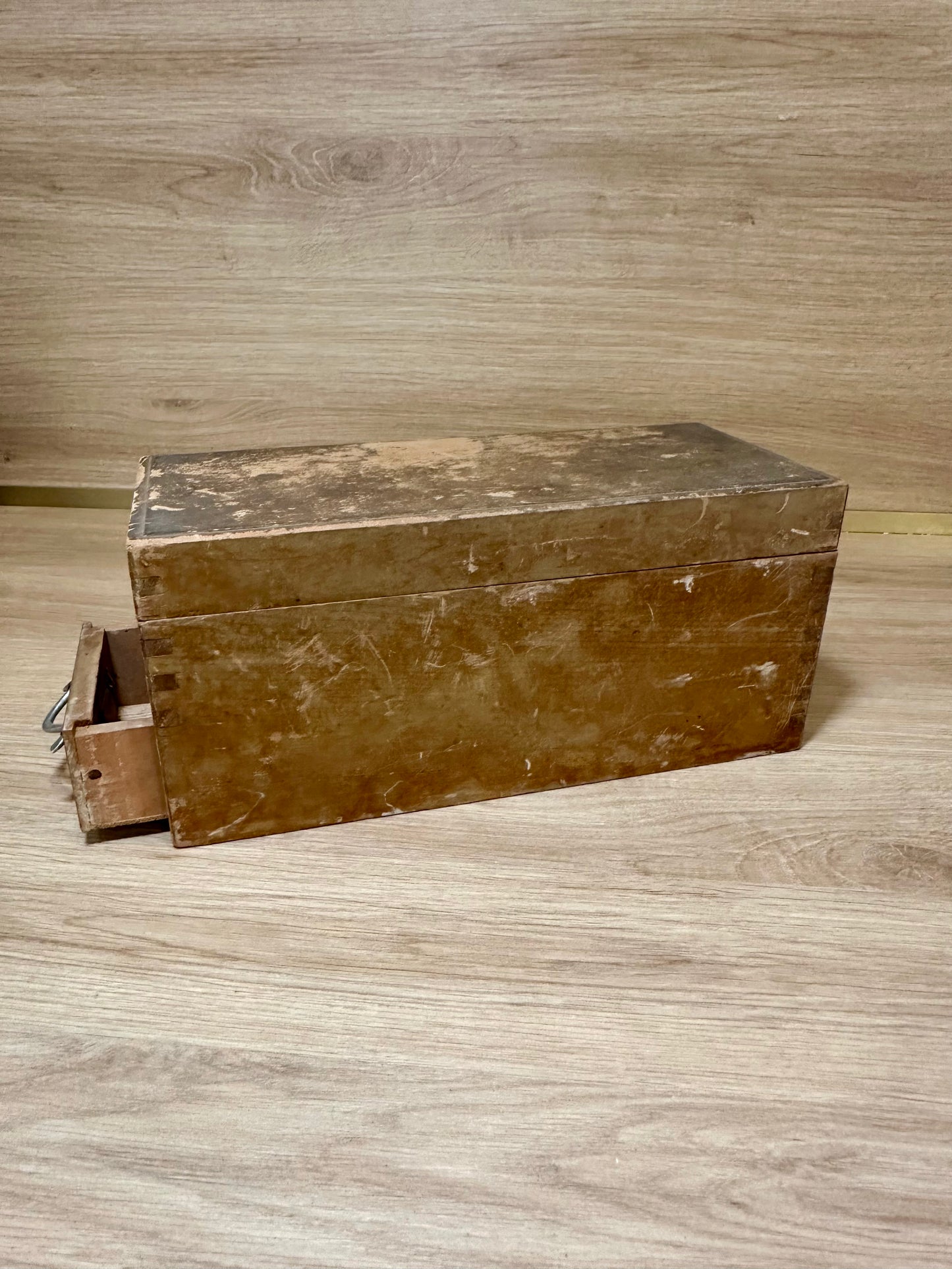 Petite boîte ancienne en bois à tiroir - produit chiné