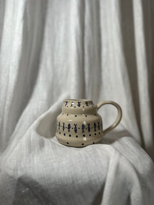 Petit pichet vintage aux poissons bleus - produit chiné