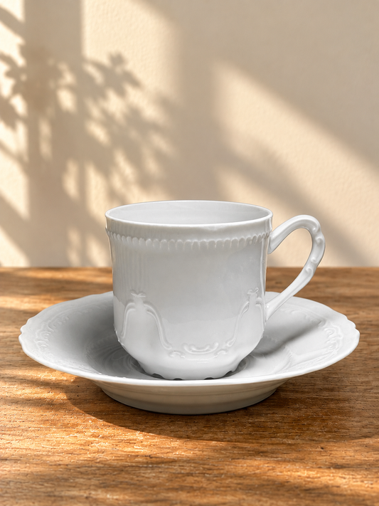 Tasse à café et soucoupe en porcelaine - produits chinés